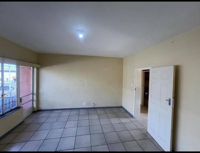 2 BEDROOM PROPERTY TO RENT IN PAROW CENTRAL